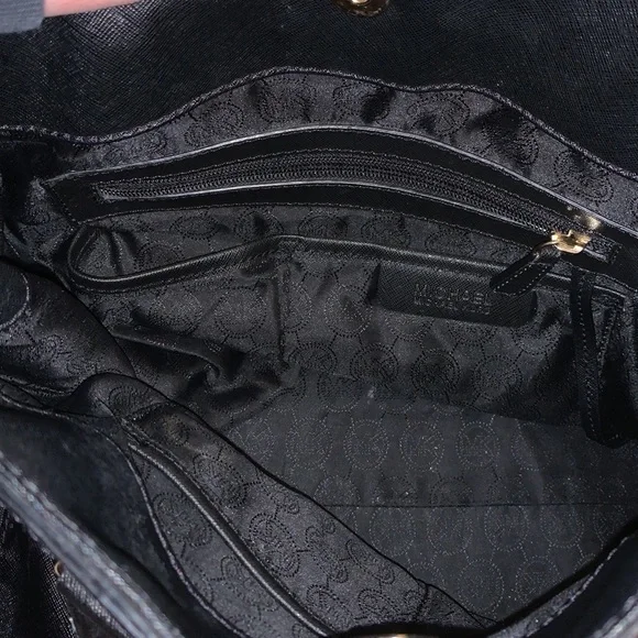 Michael kors purse - Picture 2 of 11